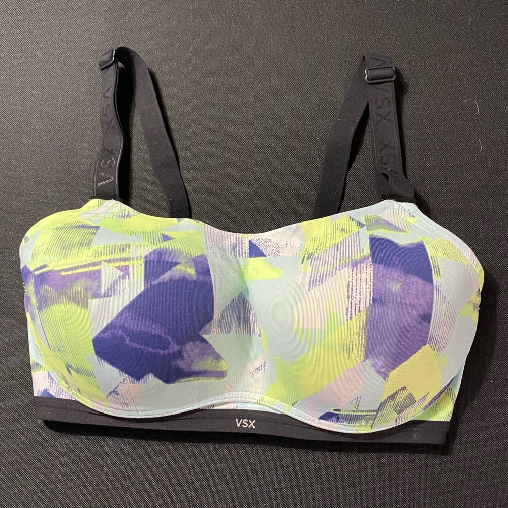 Victoria’s Secret 34DD sports bra